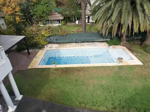 Casa en Alquiler con 2 cocheras