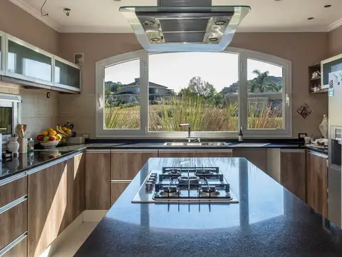 CASA 5 DORM VENTA LA LUCINDA CLUB DE CAMPO SALTA