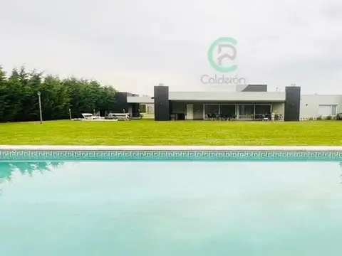 Casa en Venta con 8 cocheras