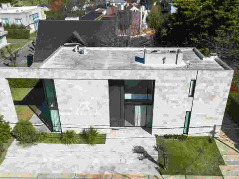 Venta casa moderna en Canning (acepta permuta)