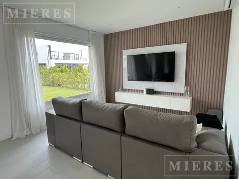 Casa 7 ambientes con 3 baños