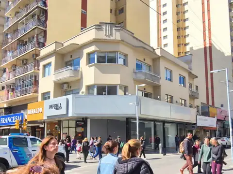 Local en Alquiler Via Pública