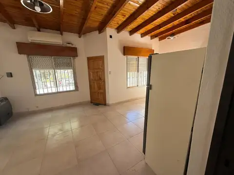 Casa 2 Dormitorios en alquiler en Rincón De Los Sauces