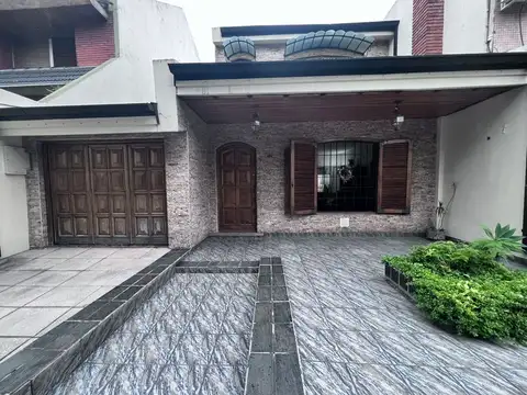 Excelente Casa en barrio Villa Devoto lote propio