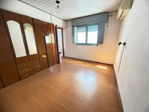 Casa 7 ambientes con 2 baños