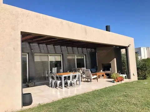 Casa en venta en el barrio San Rafael, Villanueva, Tigre