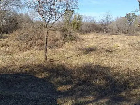 Lote en venta a metros del nuevo Puente del Lago San Roque. (L82)