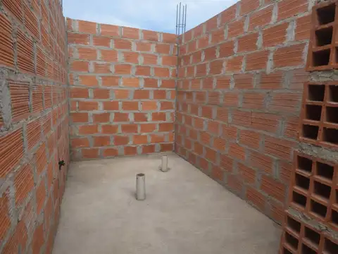 TERRENO CON MEJORA ZONA NORTE KM 8