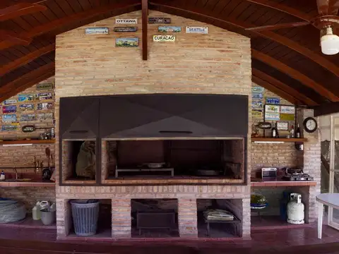Casa 7 ambientes con 2 baños
