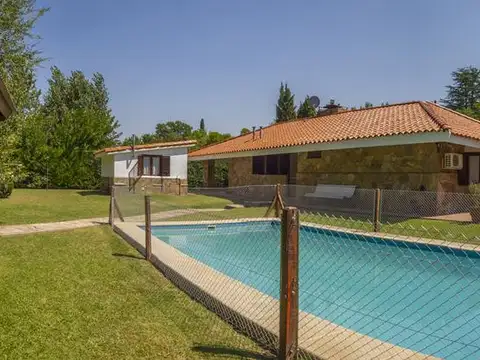 Casa - Cotos de la Alameda - Piscina - Quincho - Permuta