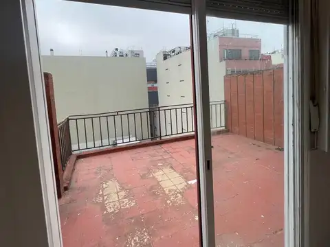 MONOAMBIENTE CON BALCON TERRAZA - APTO PARRILLA