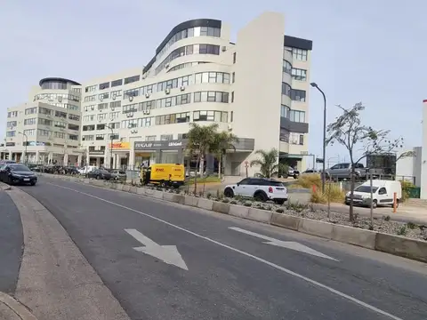 Av, Del Puerto 200