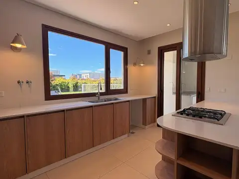 Venta | Casa a estrenar con 3 dormitorios, escritorio y dependencia | Ceibos, Puertos