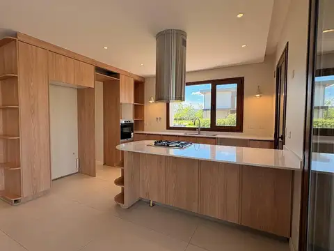 Casa en Venta en Puertos - Barrio Ceibos, USD 550.000