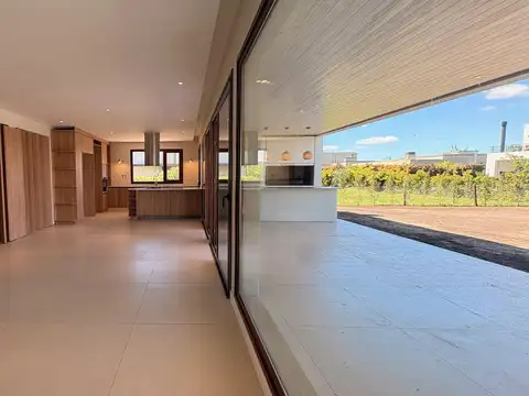 Venta | Casa a estrenar con 3 dormitorios, escritorio y dependencia | Ceibos, Puertos