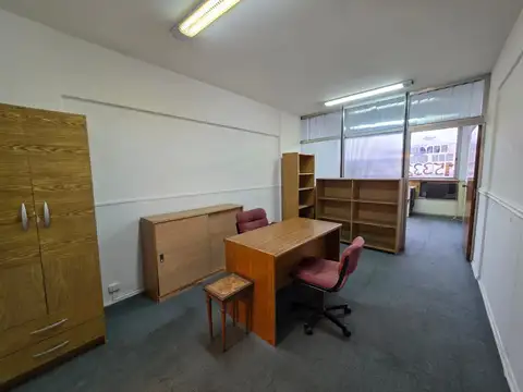 Once (Av. Pueyrredón 480) Alquiler Oficina/consultorio. 2 despachos. Baño. 26m2