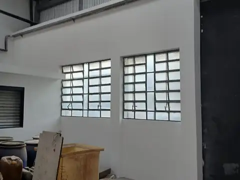 Galpon en Alquiler 10  mts Frente