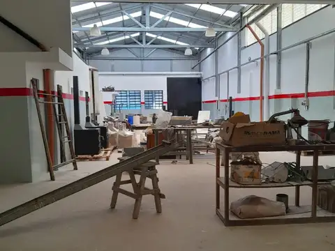 Excelente Galpon 300 m2, con FM