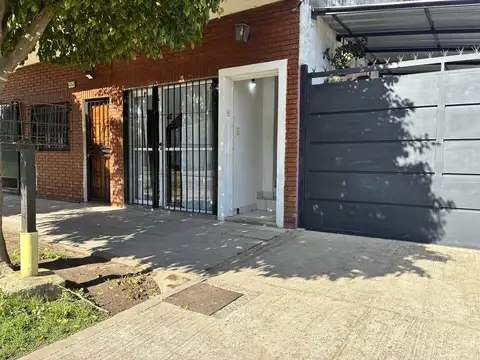 Depto Tipo Casa en Venta en Temperley, USD 43.000