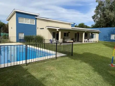 RAM. Venta de 2 casas en Bella vista