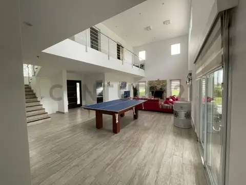 Casa 5 ambientes con 3 baños