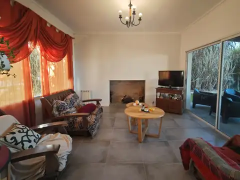 Casa en Alquiler con 2 cocheras