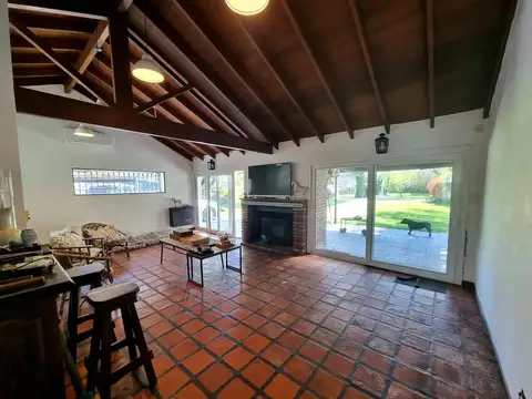 Venta Casa con terreno de 1.800m², Pablo Nogues.