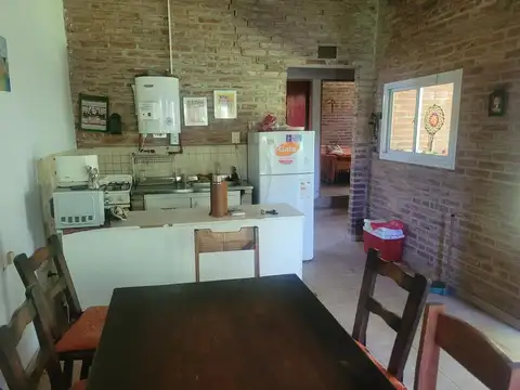 Casa 8 ambientes con 4 baños