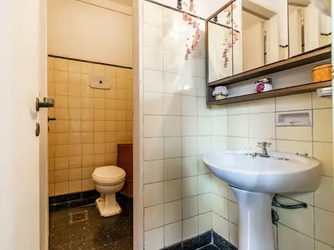 Casa 6 ambientes con 5 baños
