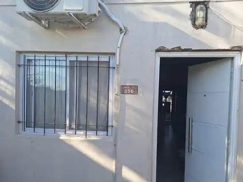 Casa 6 ambientes con 2 baños