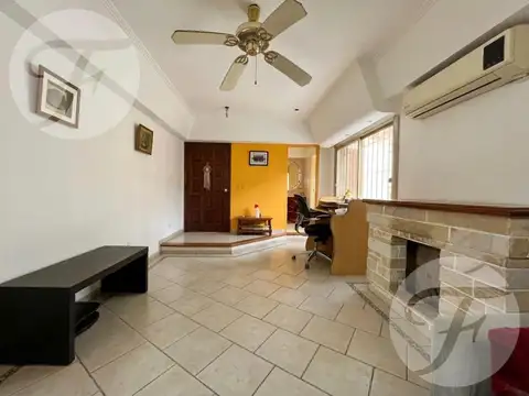 Casa en Venta en Isidro Casanova, USD 145.000