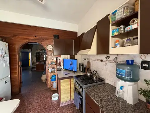 Venta en Block . Departamento con local sobre avenida