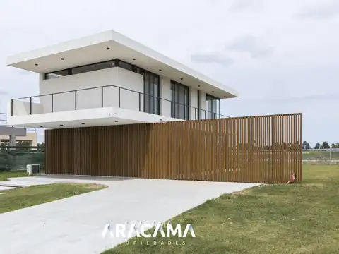 Casa 4 ambientes con 3 baños