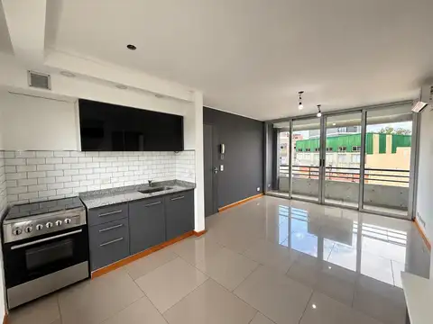 Alquiler departamento semipiso 2 ambientes con balcón en Haedo Sur