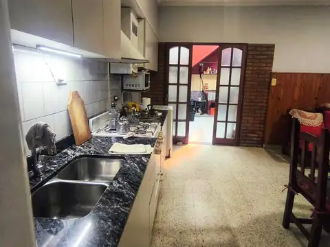 Casa 5 ambientes con 1 baño