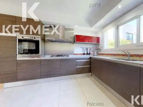 Casa en Venta con 2 cocheras