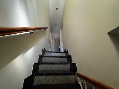 VENTA - CASA 3 DORMITORIOS CON PATIO Y COCHERA - BARRIO PARQUE