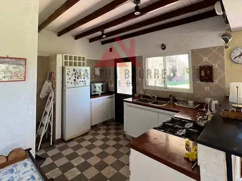 Casa en Venta con 4 cocheras