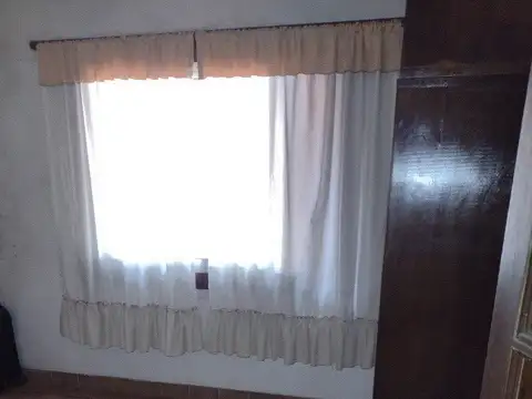 CASA DE TRES AMB. CON FONDO LIBRE