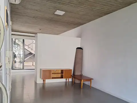 Charlone 100, Piso 1