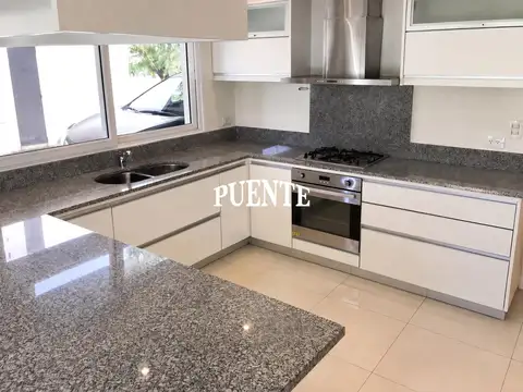Casa en Alquiler de 4 dormitorios
