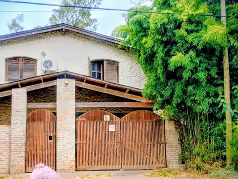 Casa Quinta en Venta con 3 dormitorios ,piscina gran lote y jardin zona Tortuguitas 1700m2 permuta