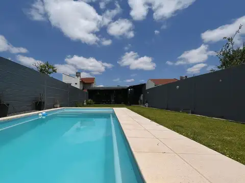Venta casa 4 amb Lanús Jardín piscina apta credito