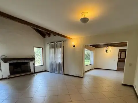 Casa 4 ambientes con 3 baños