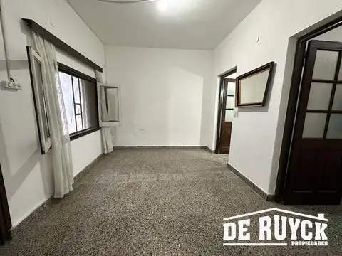 Helguera al 2100 entre Cordoba y Paunero