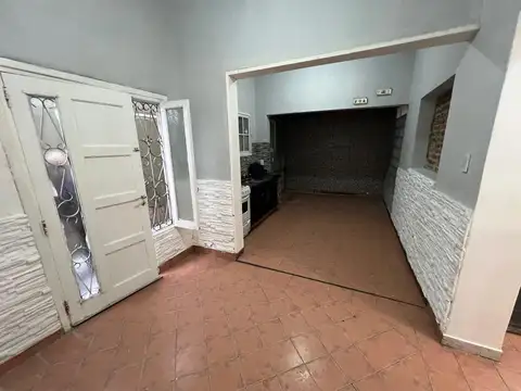 Hipólito Yrigoyen  al 3900.  PH en Lanús Oeste.