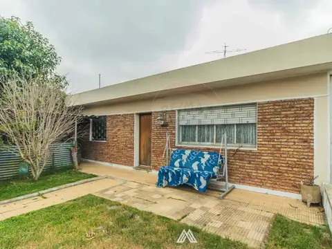 CASA 3 DORMITORIOS, 2 BAÑOS, COCHERA Y PATIO