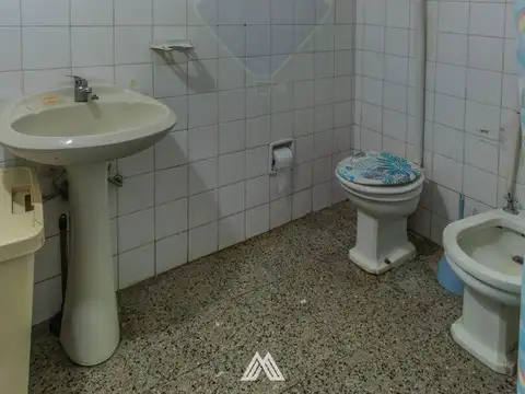 CASA 3 DORMITORIOS, 2 BAÑOS, COCHERA Y PATIO