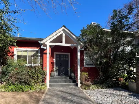 Casa en Venta con 3 cocheras
