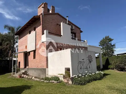 Casa en Venta con 4 cocheras